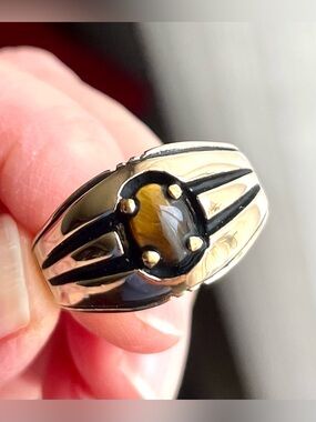 Vintage men’s ring with tiger’s eye stamped 14KT G.E. ESPO.      Size 12